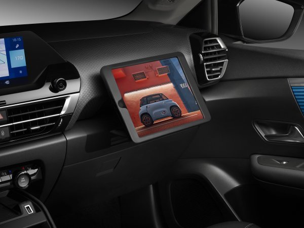 Citroën ë-C4 i novi C4 imaju dodatni tablet za suvozača, koji se nalazi u pretincu za rukavice