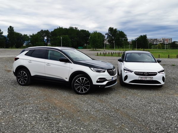 Opel Grandland X Hybrid4 AWD i Corsa-e