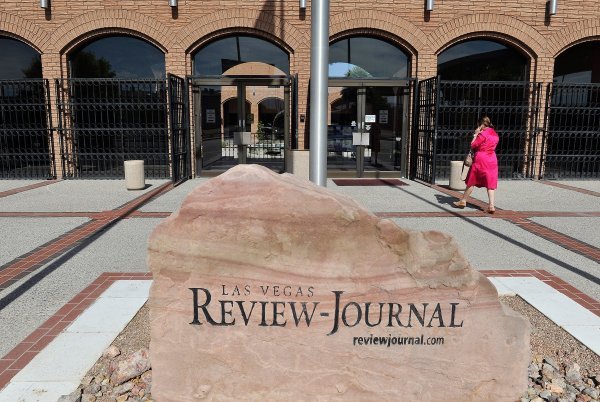 Las Vegas Review-Journal potajice je preuzeo Sheldon Adelson krajem 2015.
