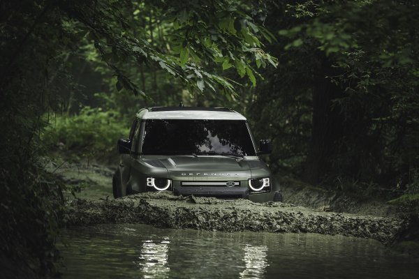 Land Rover Defender 110