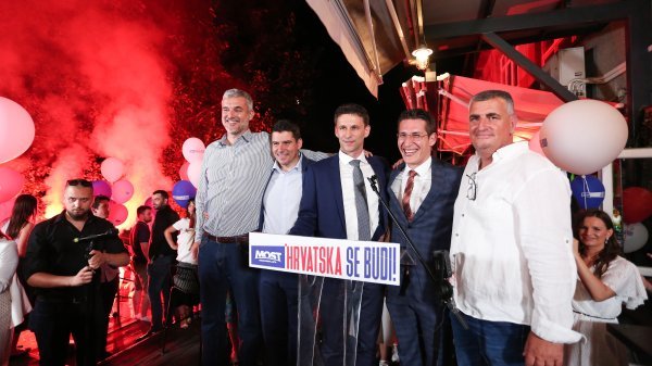 Proslava u stožeru MOST-a