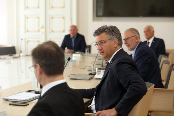 Plenković održao sastanak s članovima Nacionalnog stožera civilne zaštite