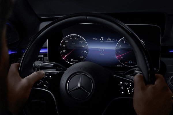 Mercedes-Benz S-klasa i MBUX infotainment sustav druge generacije