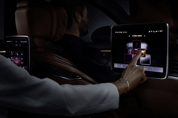 Mercedes-Benz S-klasa i MBUX infotainment sustav druge generacije