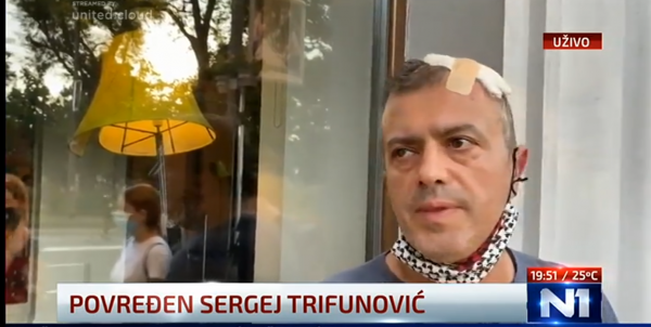 Sergej Trifunović za N1 je rekao da je dobio udarac 'tvrdim predmetom' ispred skupštine.