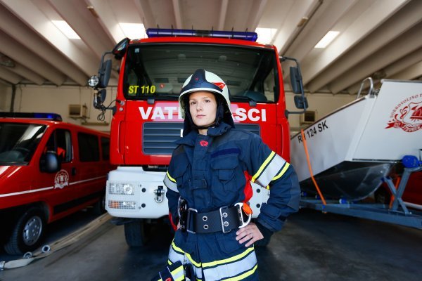 Nije teško postati vatrogaskinja, ali prije nego što se bilo tko odluči za taj poziv ona bi savjetovala da prvo postane dobrovoljni vatrogasac