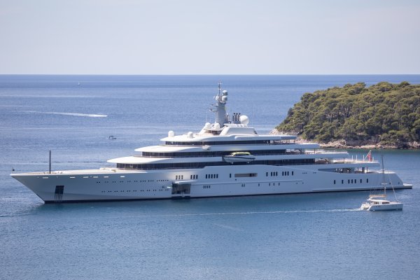 Megajahta Romana Abramoviča