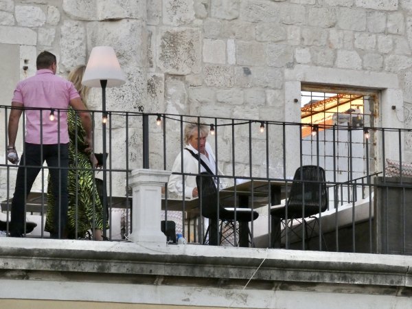 Rod Stewart s obitelji i prijateljima prošetao Splitom