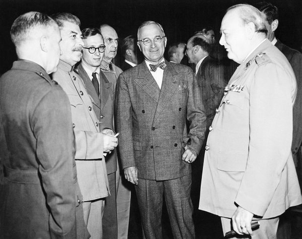 Winston Churchill, Harry S. Truman i Josif Visarionovič Staljin u Potsdamu 1945.