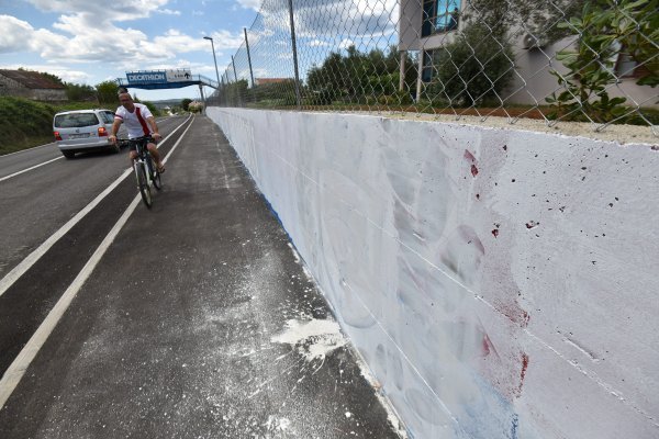 Policija spriječila sukob Tornada i Torcide oko prebojanog grafita