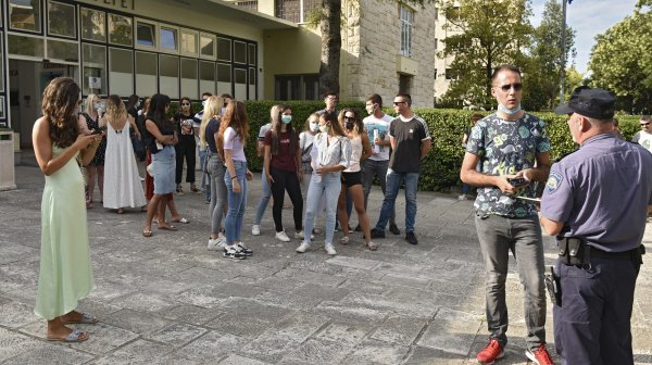 Mirni protest studenata Pravnog fakulteta u Splitu zbog ukidanja jednog ispitnog