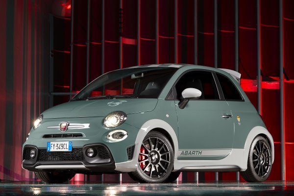 Abarth 695 70°Anniversario u počast 70. obljetnice marke Abarth