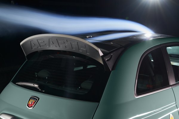 Abarth 695 70°Anniversario u počast 70. obljetnice marke Abarth