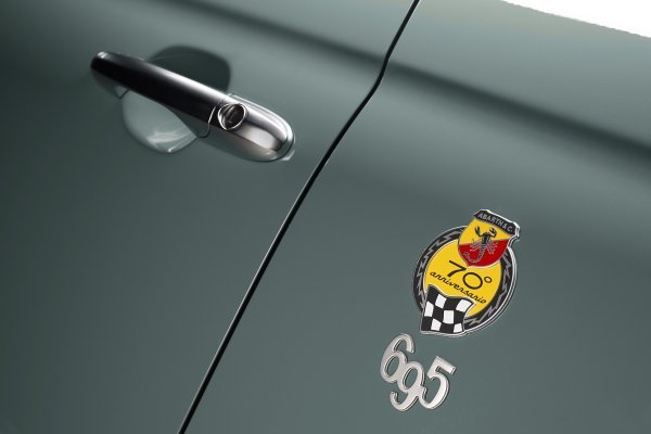 Abarth 695 70°Anniversario u počast 70. obljetnice marke Abarth