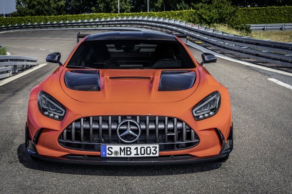 Mercedes-AMG GT Black Series u ekskluzivnoj AMG Magma Beam boji karoserije