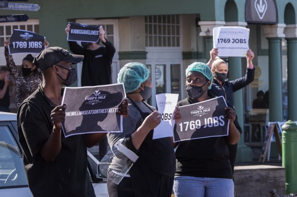 Radnici restorana u Cape Townu prosvjeduju protiv 'lockdowna'