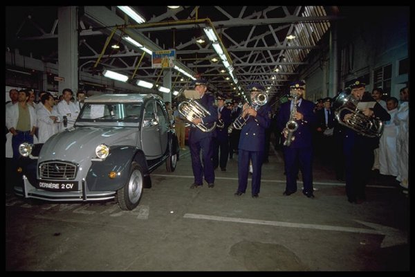 Citroën 2CV - prije točno 30 godina s proizvodne trake je sišao posljednji Spaček