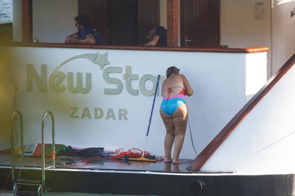 Iva Todorić na kupanju u Veloj Luci