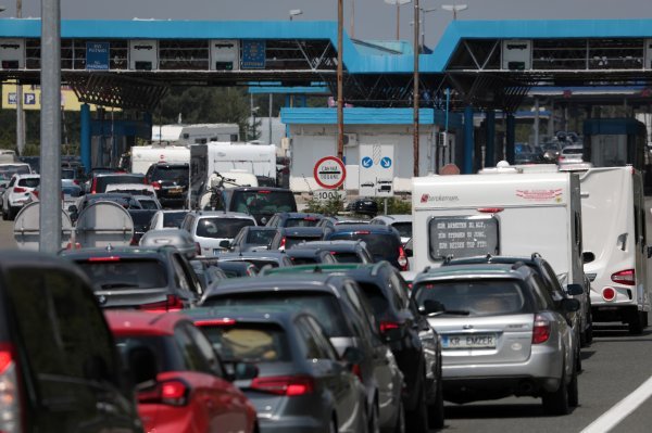 Prometna gužva na graničnom prijelazu Rupa