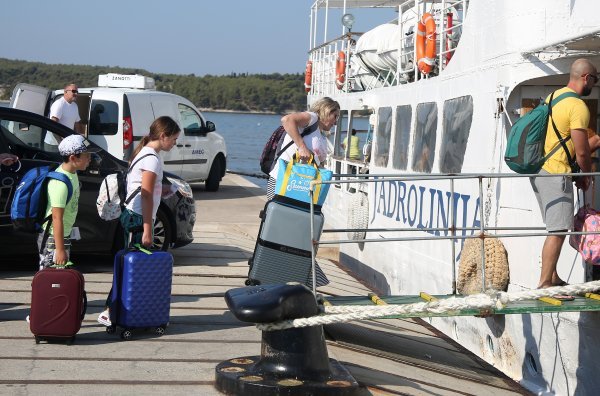 Šibenik: Gužve na brodovima koji voze na otoke nedaleko Šibenika