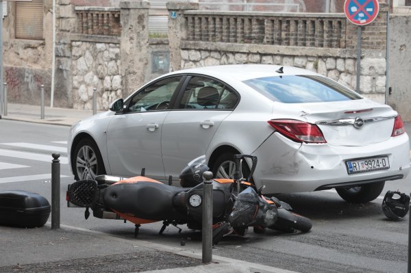 Rijeka: U sudaru s automobilom motociklist je preminuo