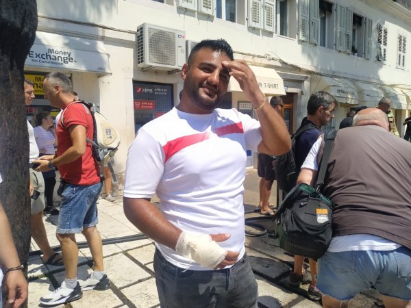 Njemački turist porijeklom iz Sirije, Abdul, pomogao je spasiti motore i aute