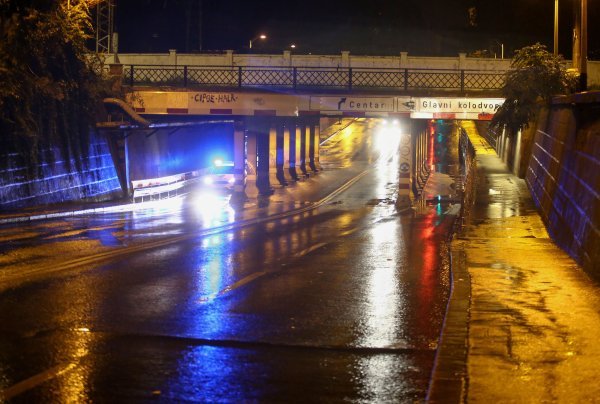 Podvožnjak u Miramarskoj nakon današnje kiše prohodan je za sva vozila