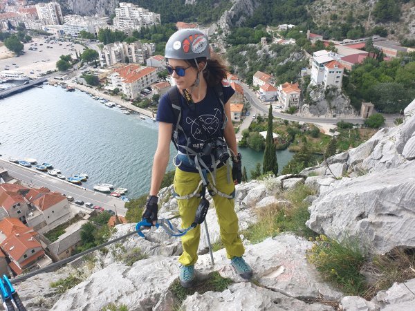 Zbog znanja koja posjeduju ona i njezinj tim, često im se obraćaju razne ustanove, tvrtke i institucije kojima su potrebni visinski radovi, razna istraživanja, arheološki radovi ili neke nesvakidašnje usluge 