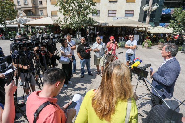 Konferencija za medije Milorada Pupovca