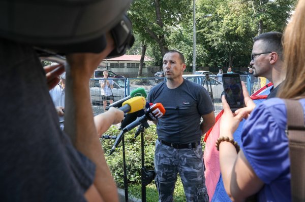 Roberto Mateš postavio šator ispred Klaićeve bolnice