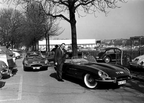 Jaguar E-type ’77 RW’ i ‘9600HP’ demonstracijske vožnje u Ženevi 1961. Belgijski uvoznik Jaguara Jacques de Clippel