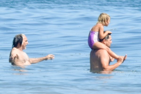Leonardo DiCaprio s obitelji na plaži