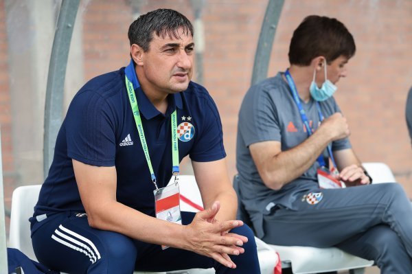 Juniorska LP Dinamo - Benfica (Dinamov trener Goce Sedloski)
