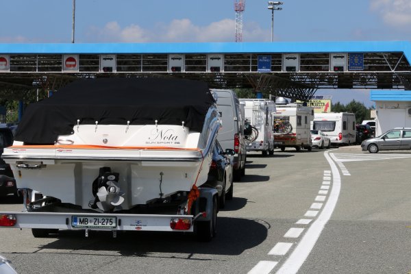 Kolona vozila od nekoliko stotina metara na graničnom prijelazu Rupa
