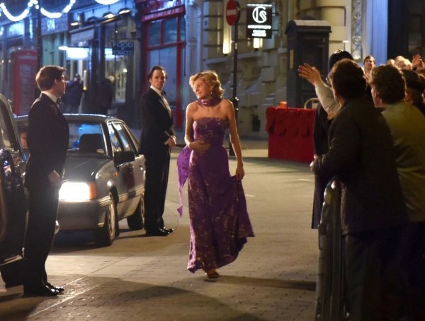 Emma Corrin kao princeza Diana