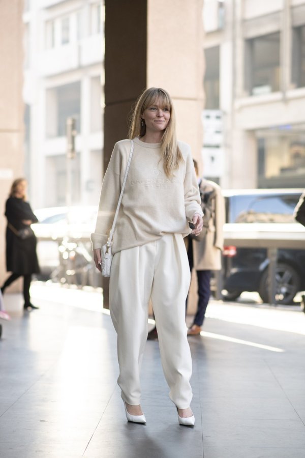 Bijele hlače na street style zvijezdama