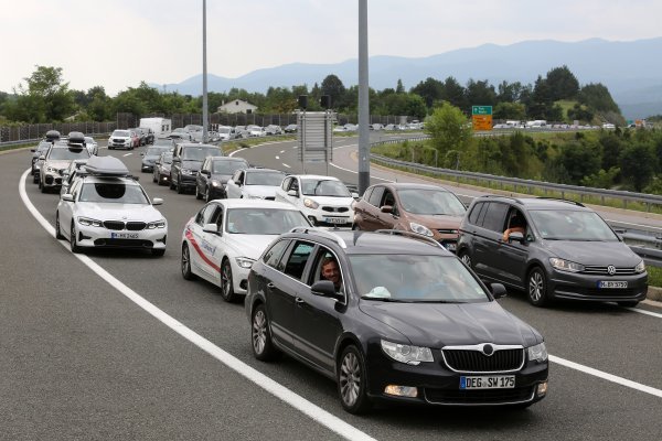 Kolone vozila na izlazu iz Hrvatske na graničnom prijelazu Rupa