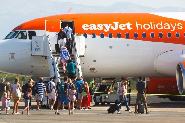 Odlazak engleskih turista s zadarskog aerodroma