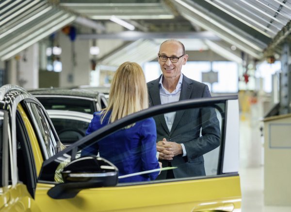 Izvršni direktor marke Volkswagen osobni automobili Ralf Brandstätter na startu serijske proizvodnje modela ID.4 u Zwickauu
