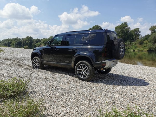 Land Rover Defender 110 2.0 D 240 KS 4WD A8