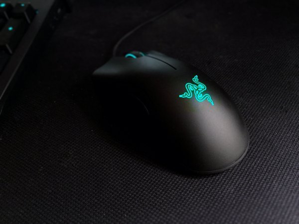 Boja RGB LED osvjetljenja podesiva je u programu Razer Synapse tportal.hr