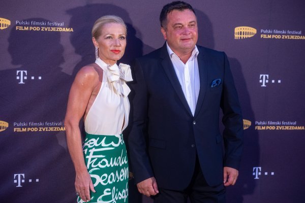 Barbara Kolar je s Duškom Ćurlićem otvorila 67. Pulski filmski festival u subotu navečer