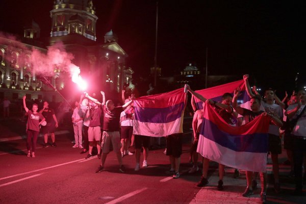 Slavlje na ulicama Beograda nakon crnogorskih izbora