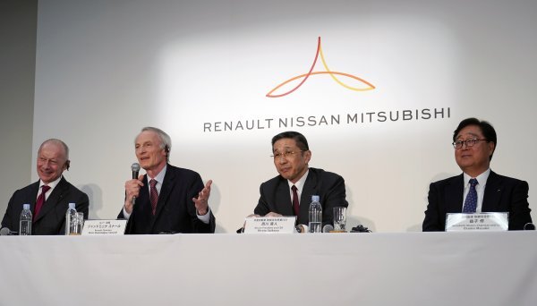 Generalni direktor Renaulta Thierry Bollore, predsjednik Renaulta Jean-Dominique Senard, predsjednik Nissana Hiroto Saikawa i predsjednik Mitsubishi Motors-a i izvršni direktor Osamu Masuko