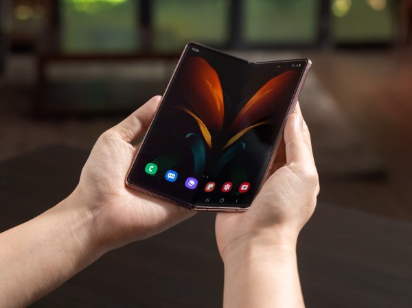 Samsung Galaxy Z Fold2 slike uređaja