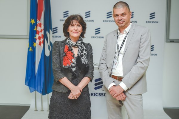 Potpisivanje ugovora - Gordana Kovačević i Dario Runje (ENT)