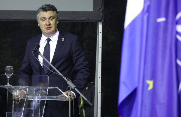 Zoran Milanović dodijelio činove