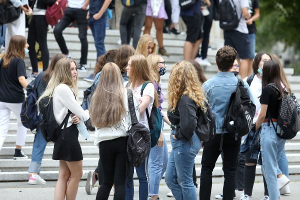 Zagreb: Prvi dan škole u gimnaziji u Križanićevoj ulici