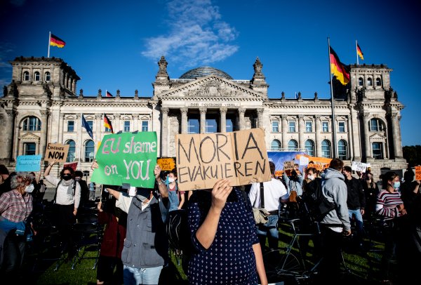 Stolci ispred Reichstaga