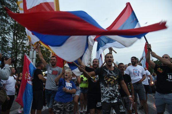Slavlje nakon uspjeha prosrpske koalicije na izborima u Crnoj Gori